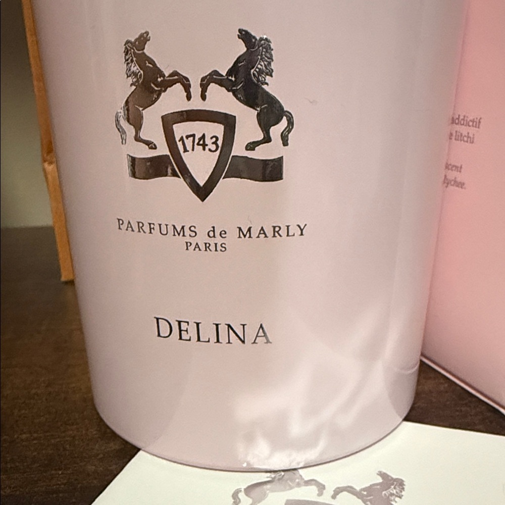 Parfums de Marly Delina Bougie Parfumée Scented Candle - Pink - Picture 8 of 10